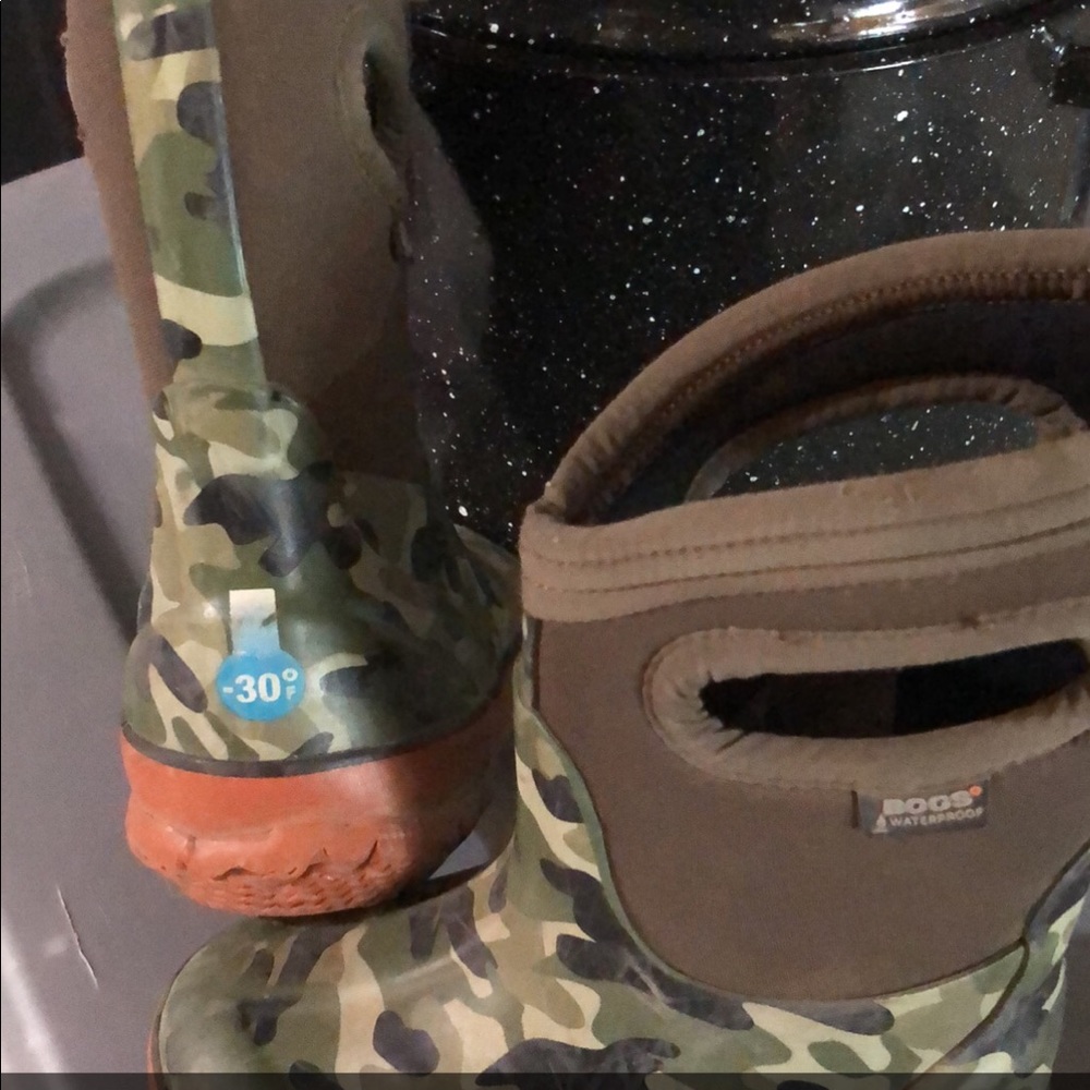 Boys bog boots